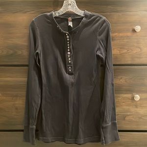 Long sleeve tee. Black. Small